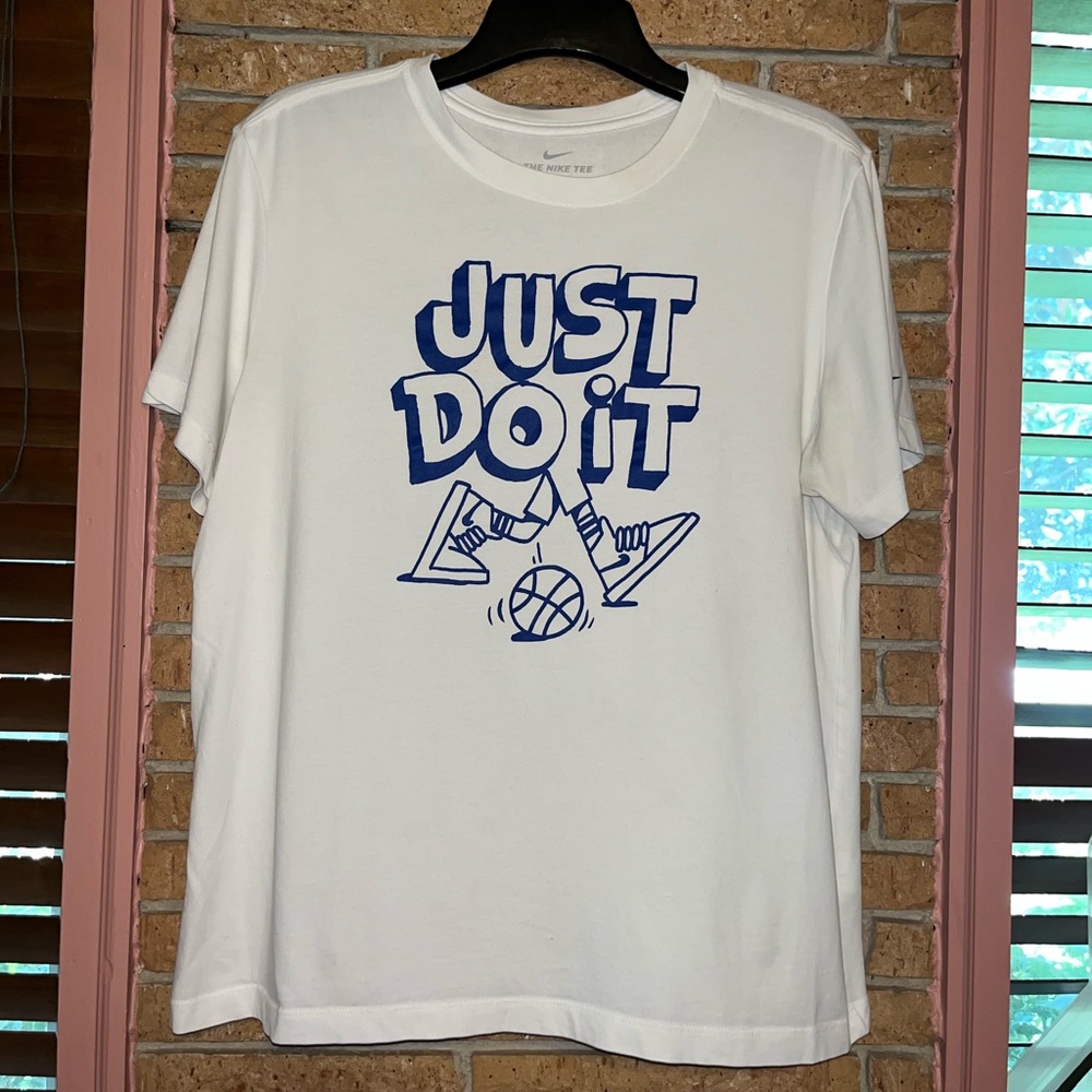Nike Men’s Large T Shirt
